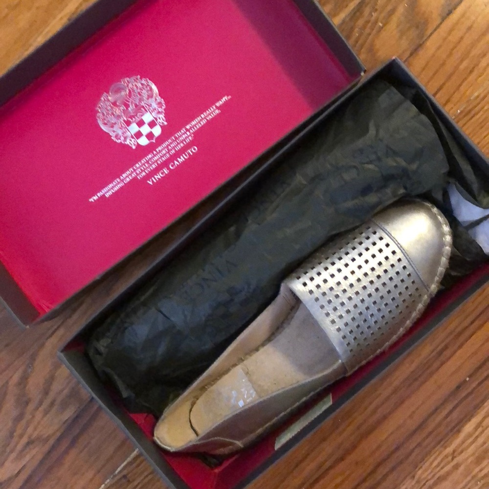 Vince camuto silver metallic espadrilles NEVERWORN
